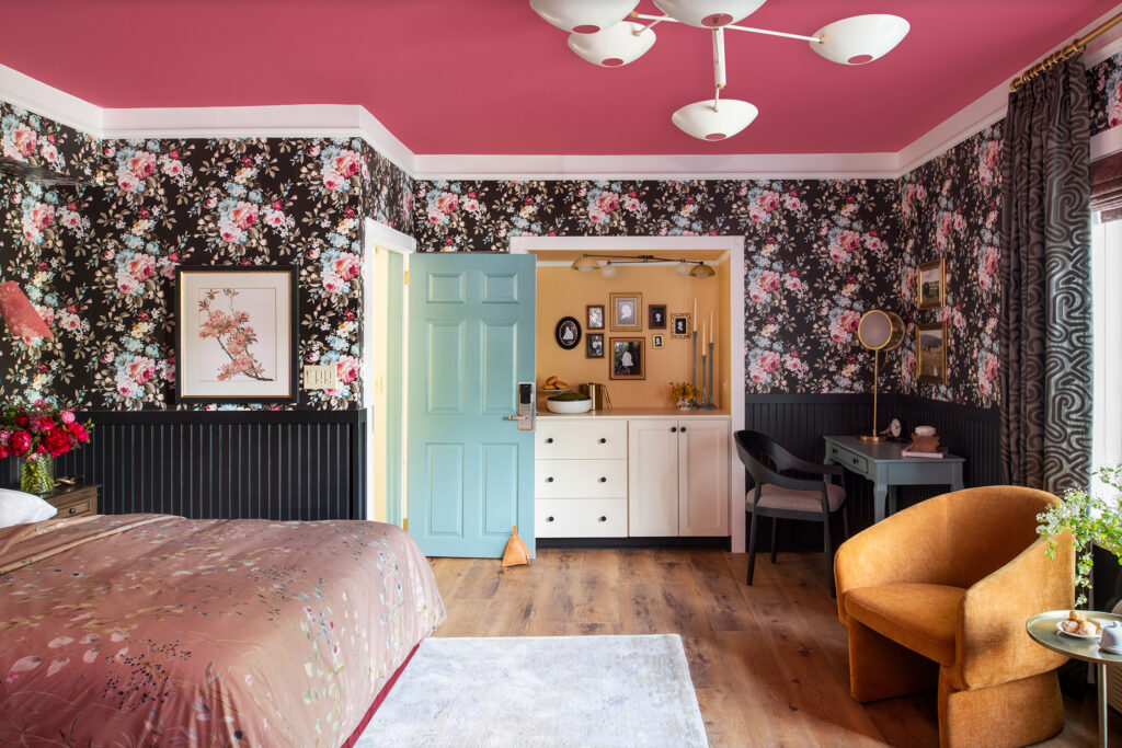 Wallpaper Bedroom by L.H.Designs
